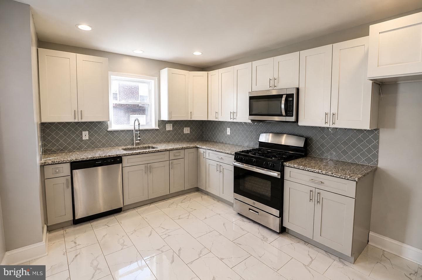 866 Anchor Street photo 17
