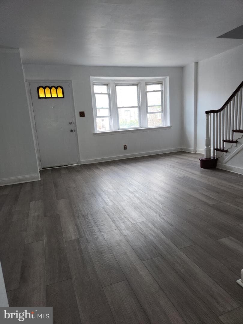 1352 Fanshawe Street photo 4