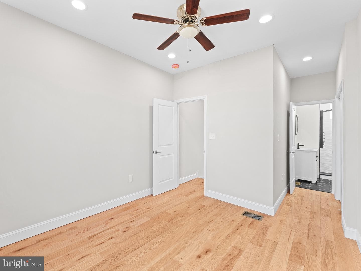 1821 N Ringgold Street photo 10