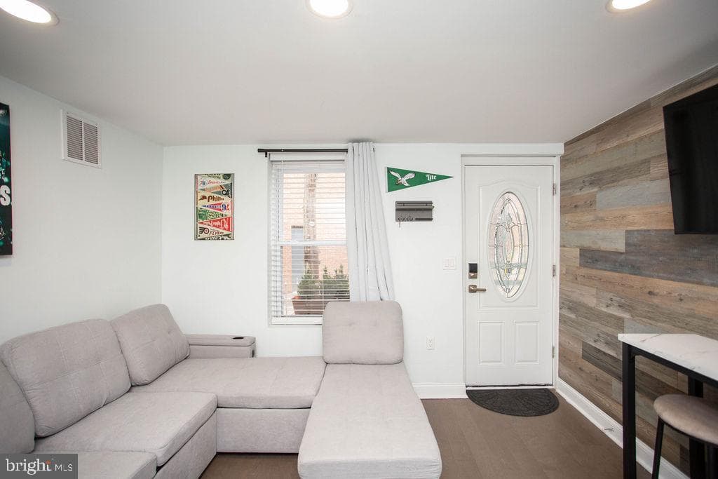1128 O'neil Street photo 4