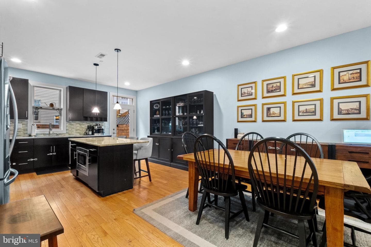 2136 Carpenter Street photo 9