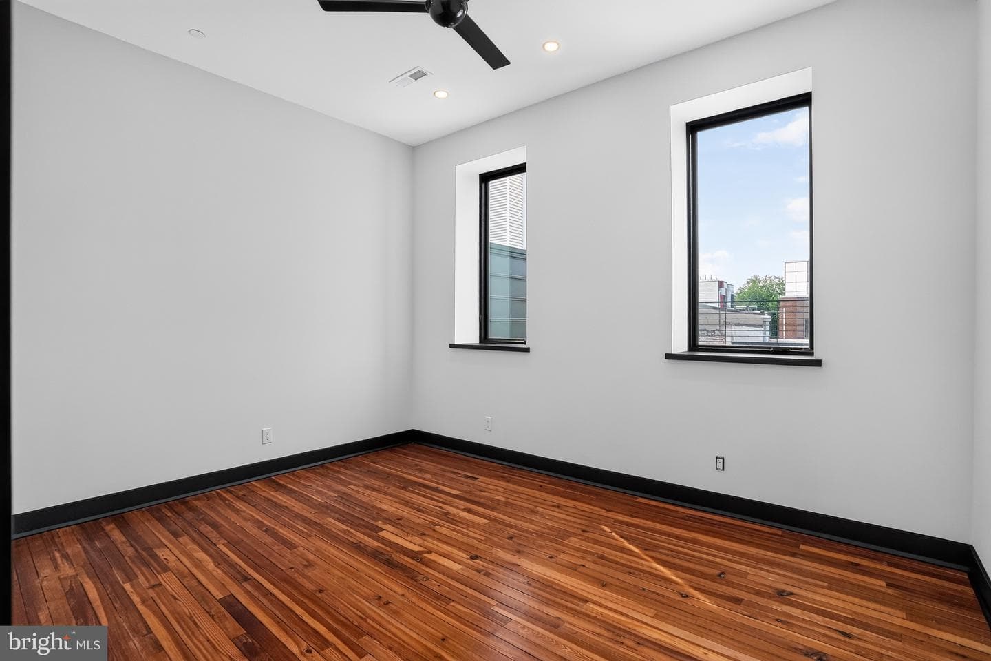 2619-21 Emerald Street photo 26