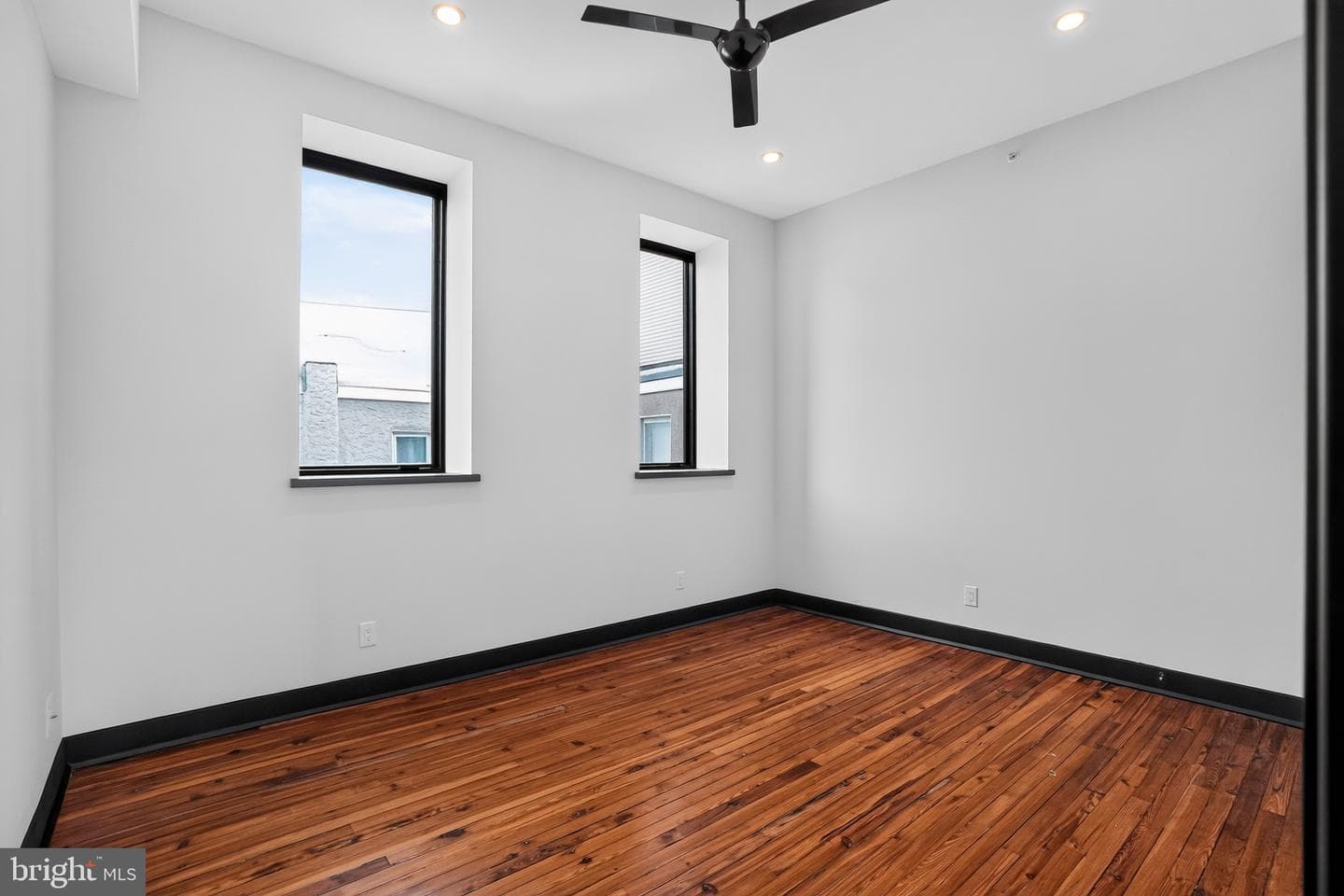 2619-21 Emerald Street photo 27