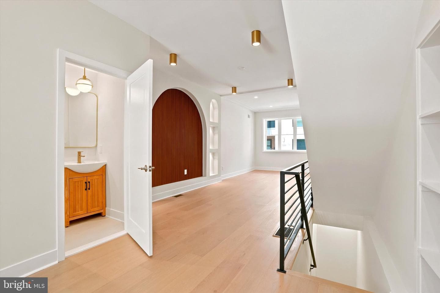 729 Wharton Street photo 8