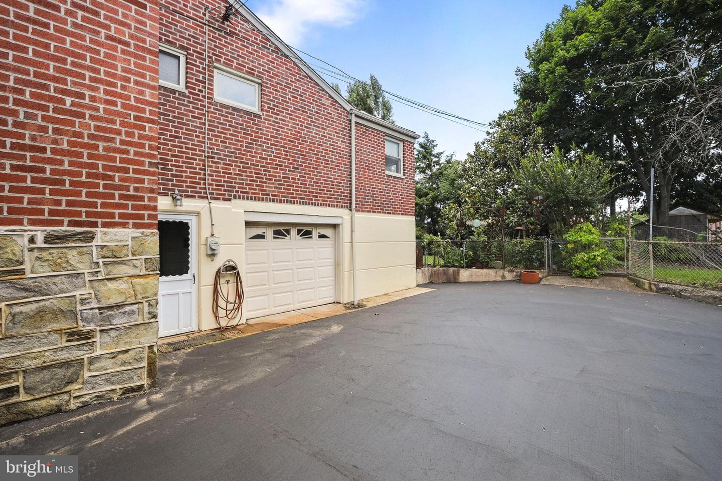 7703 Lister Street photo 29