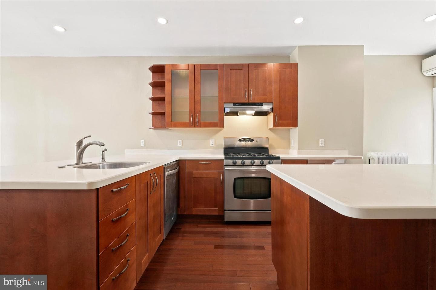 2320 Lombard Street photo 10