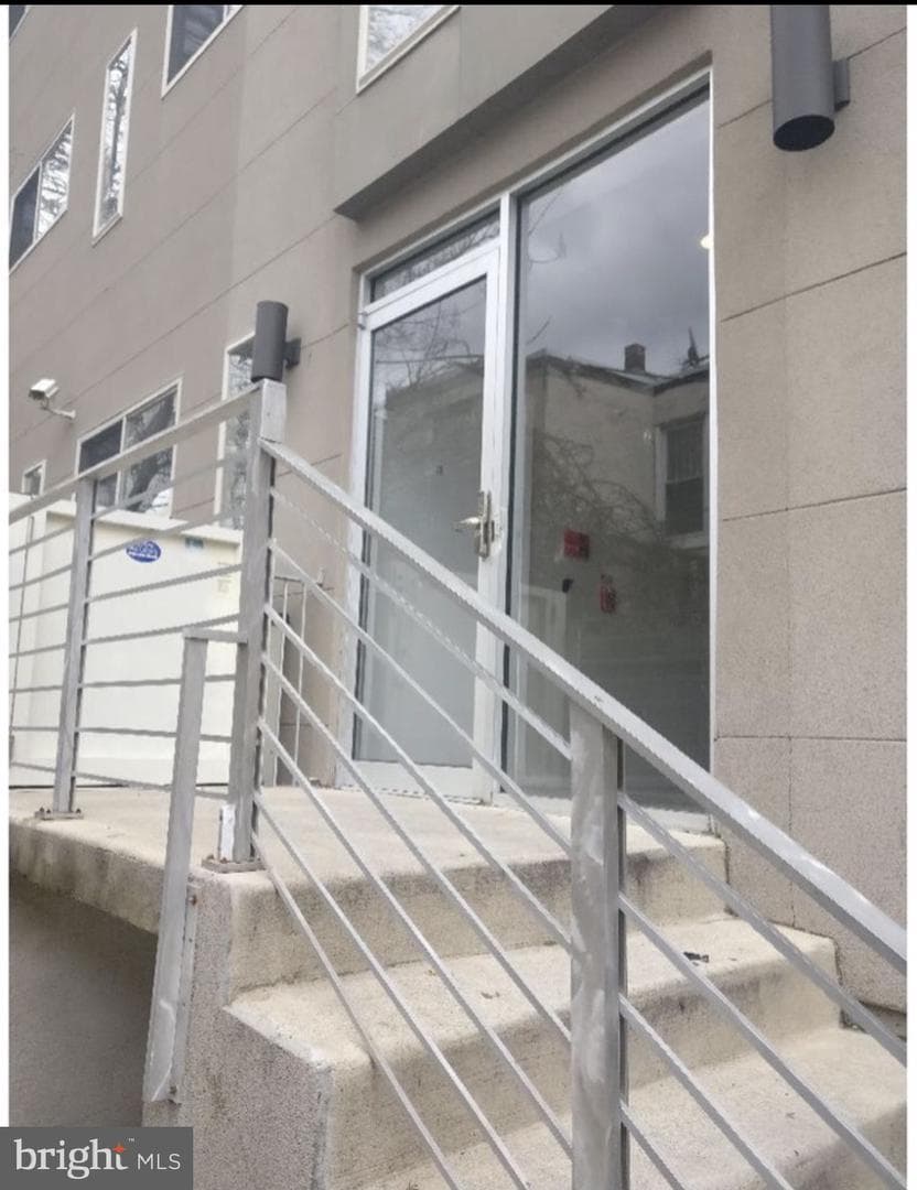2200 N Sydenham St photo 1