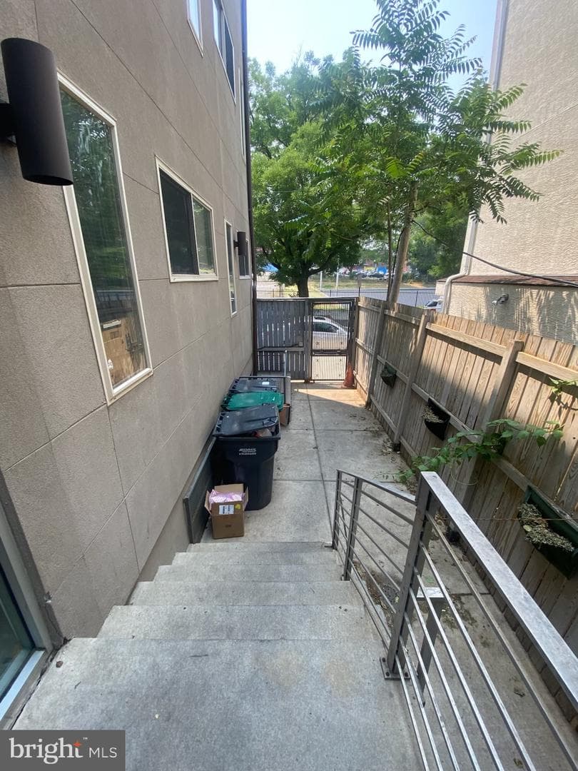 2200 N Sydenham St photo 2
