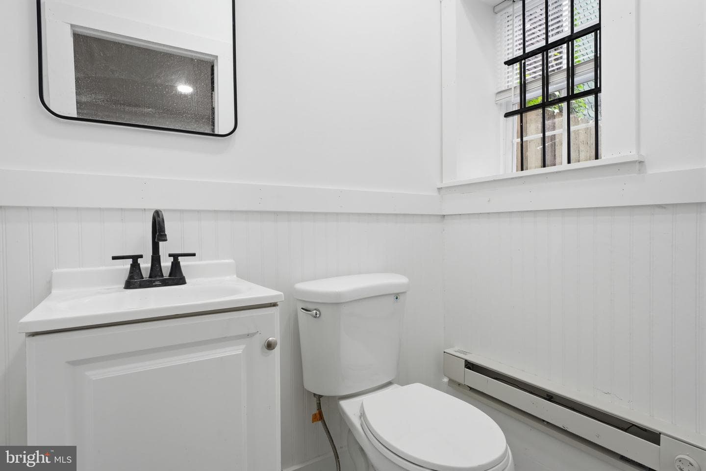 2357 N Beechwood Street photo 11