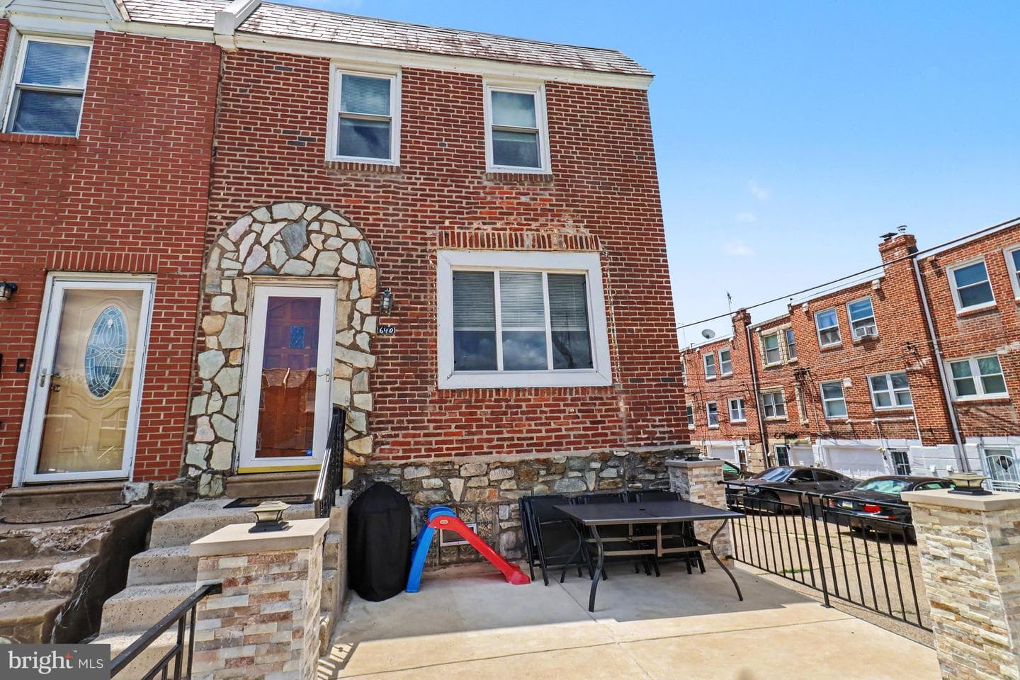 640 Robbins Street photo 4