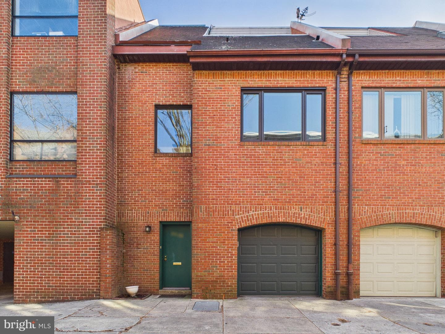 2036 Appletree Street photo 1