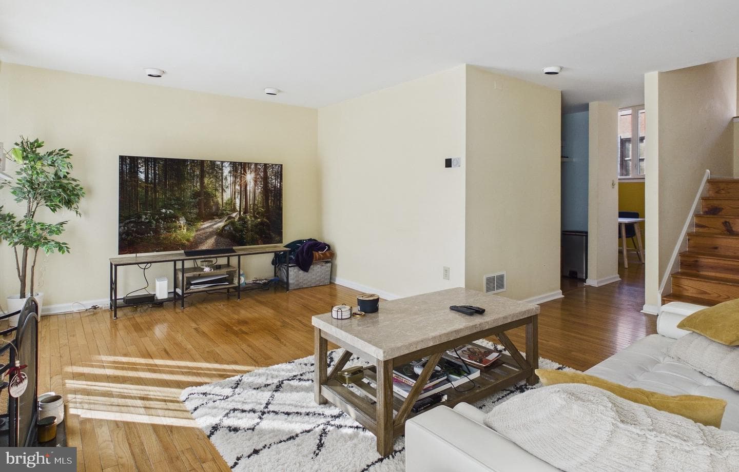 2036 Appletree Street photo 14