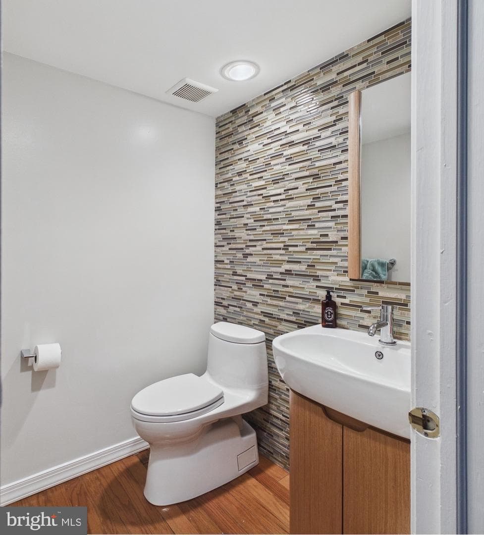 2036 Appletree Street photo 6