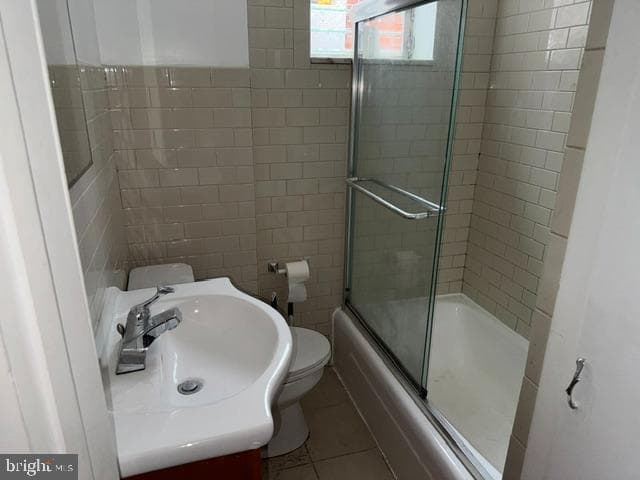 2425 S Rosewood Street photo 9