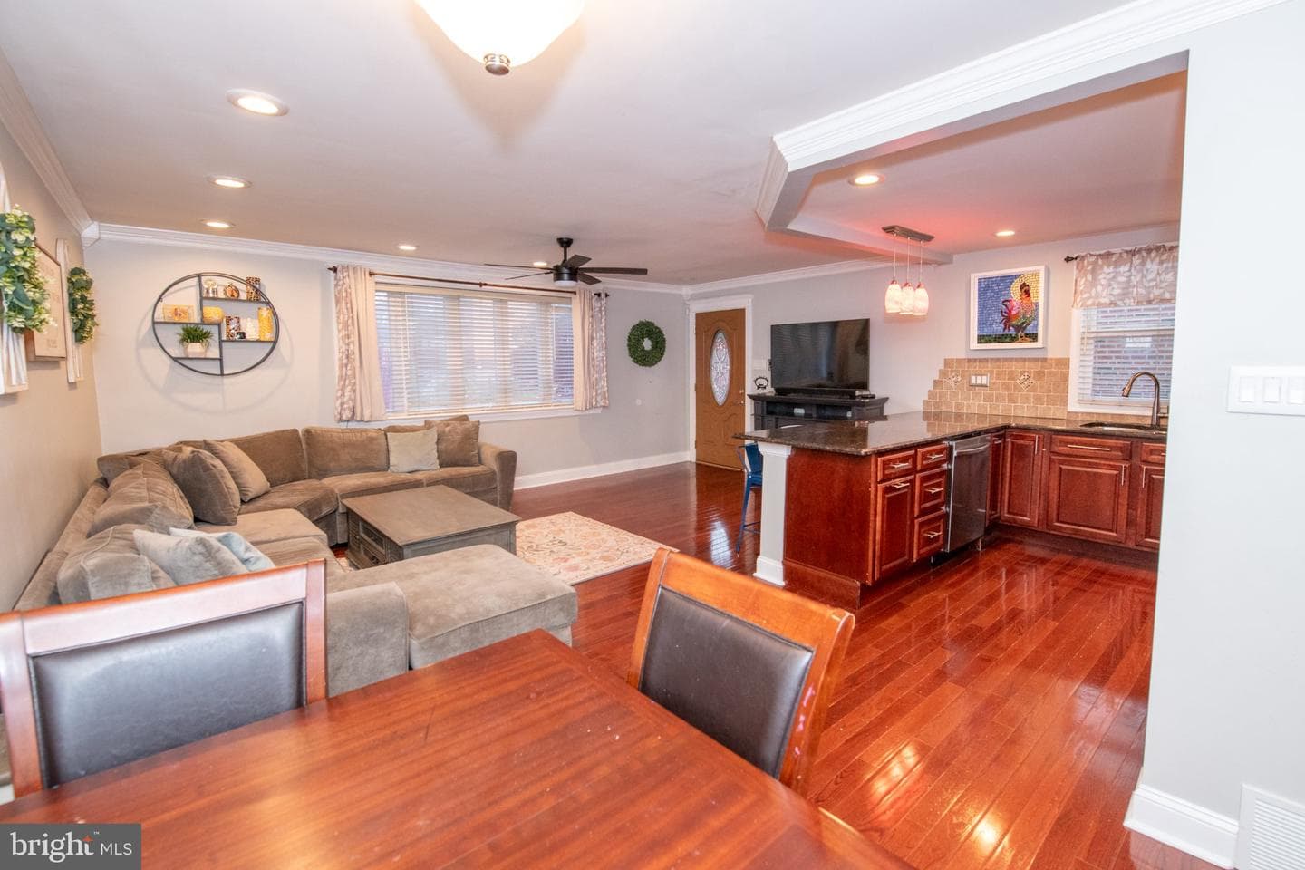 8734 Frontenac Street photo 10