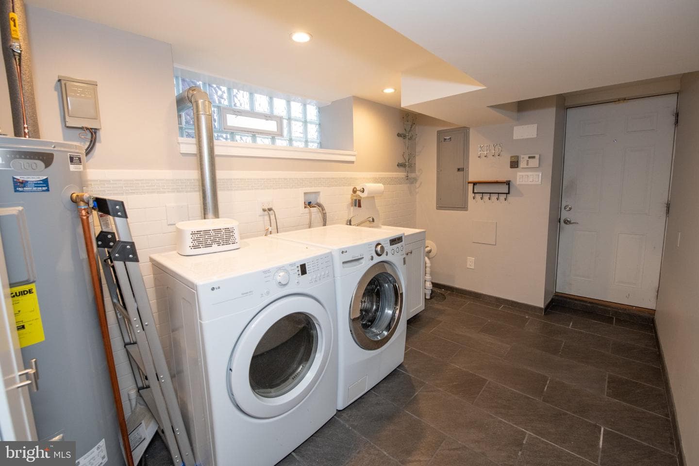 8734 Frontenac Street photo 23
