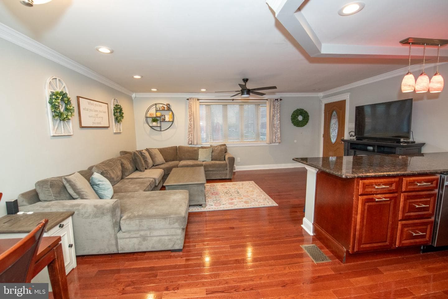 8734 Frontenac Street photo 6