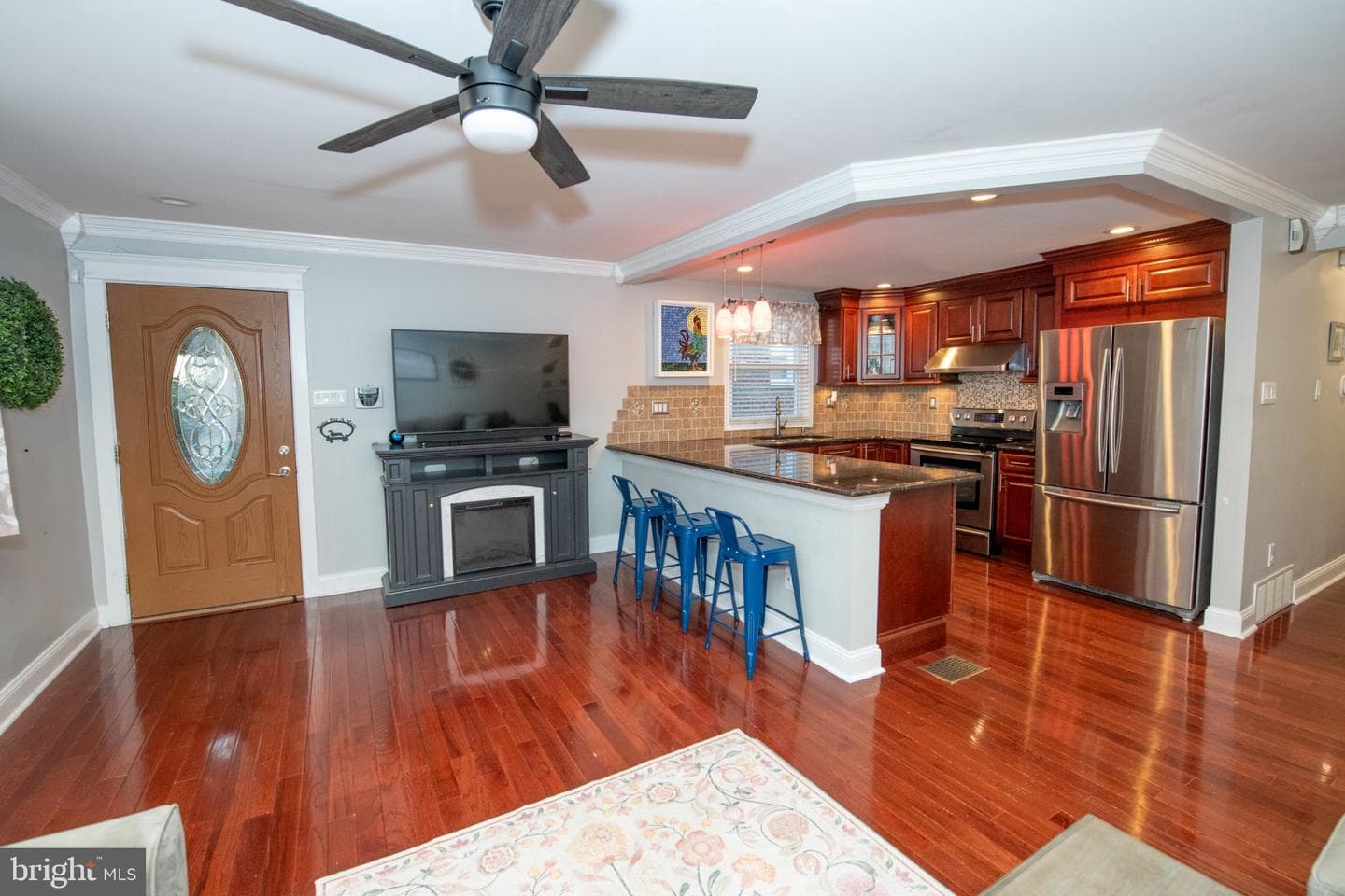 8734 Frontenac Street photo 9