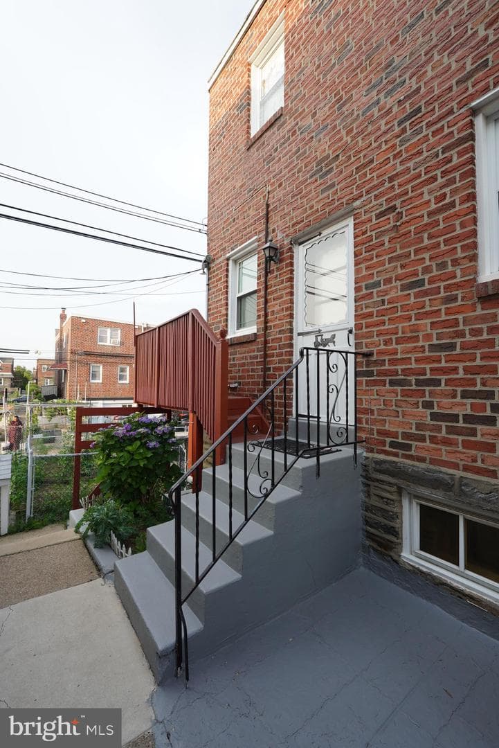 1121 Brighton Street photo 5