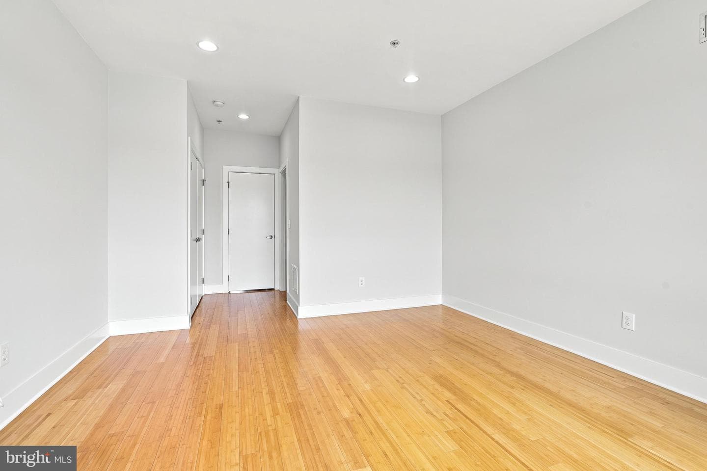 2022 Trenton Avenue photo 32