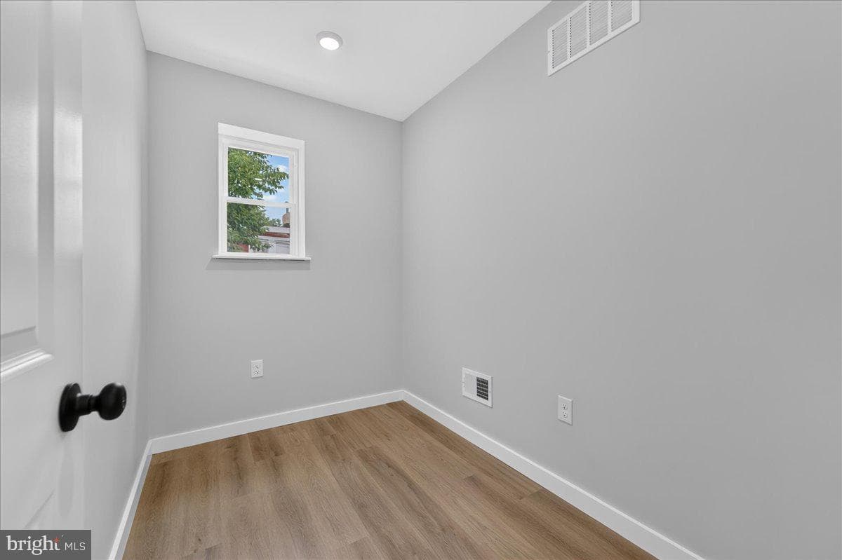 4929 Ogden Street photo 27