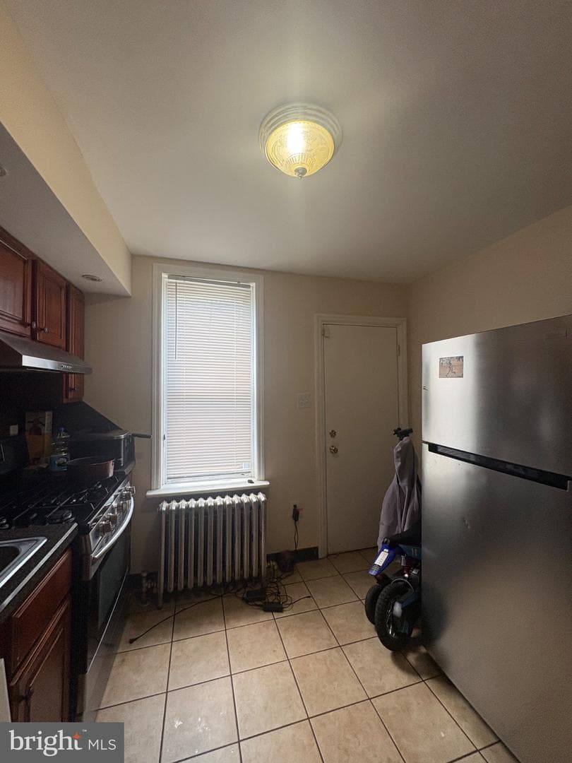 3018 N Croskey Street photo 4