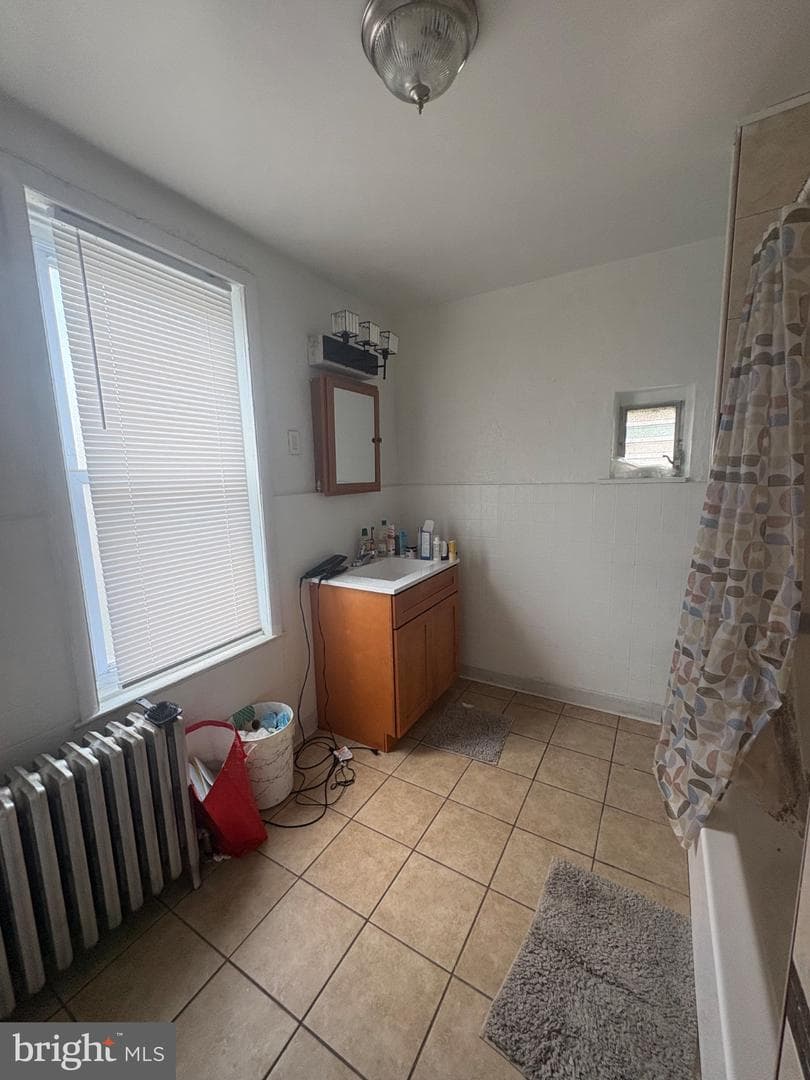 3018 N Croskey Street photo 8