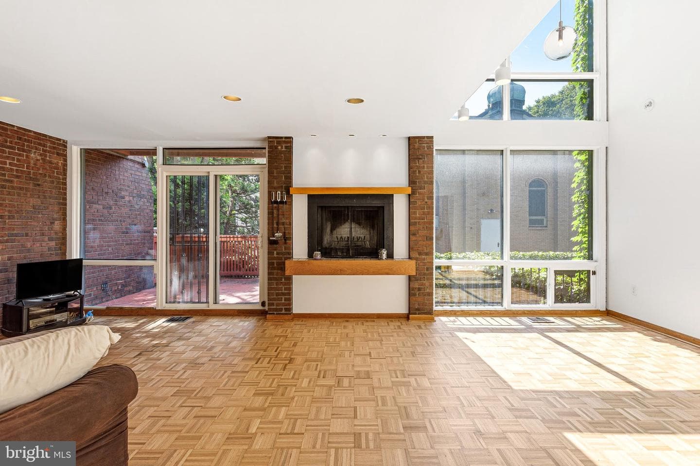 341 S 5th Street photo 4