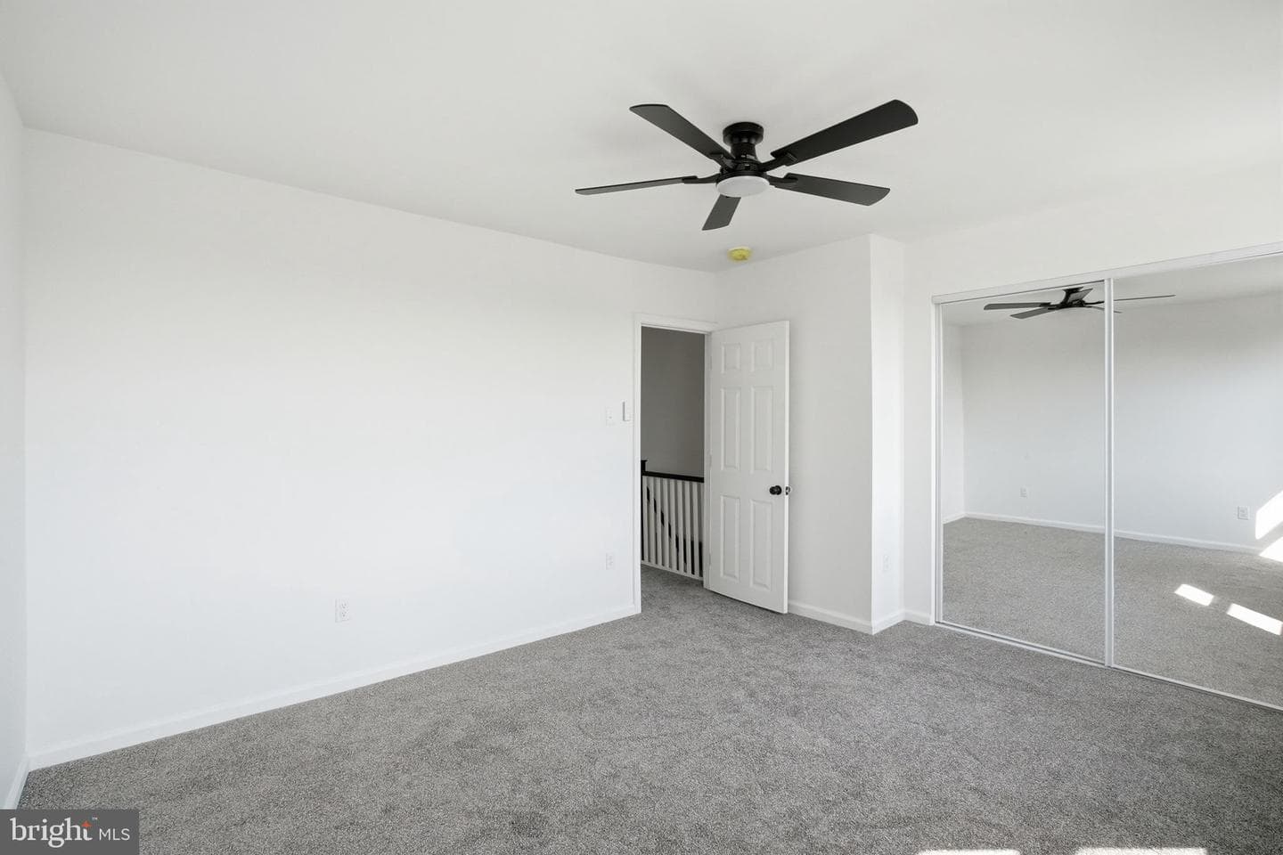 5544 Windsor Street photo 32