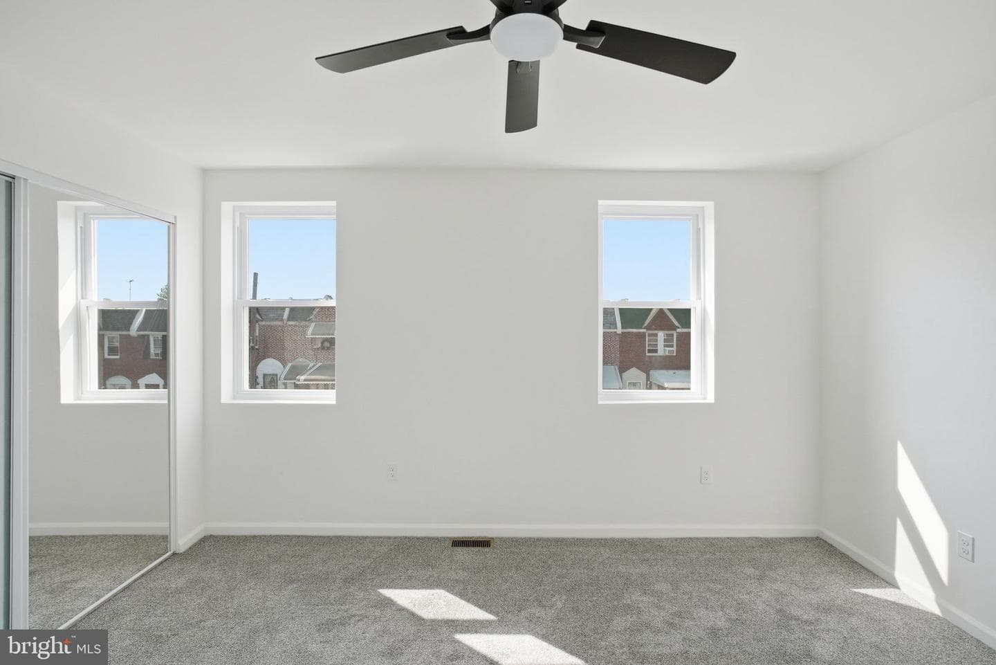 5544 Windsor Street photo 33