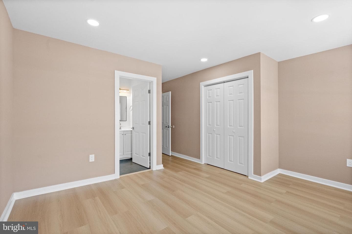 2131 S Alden Street photo 28