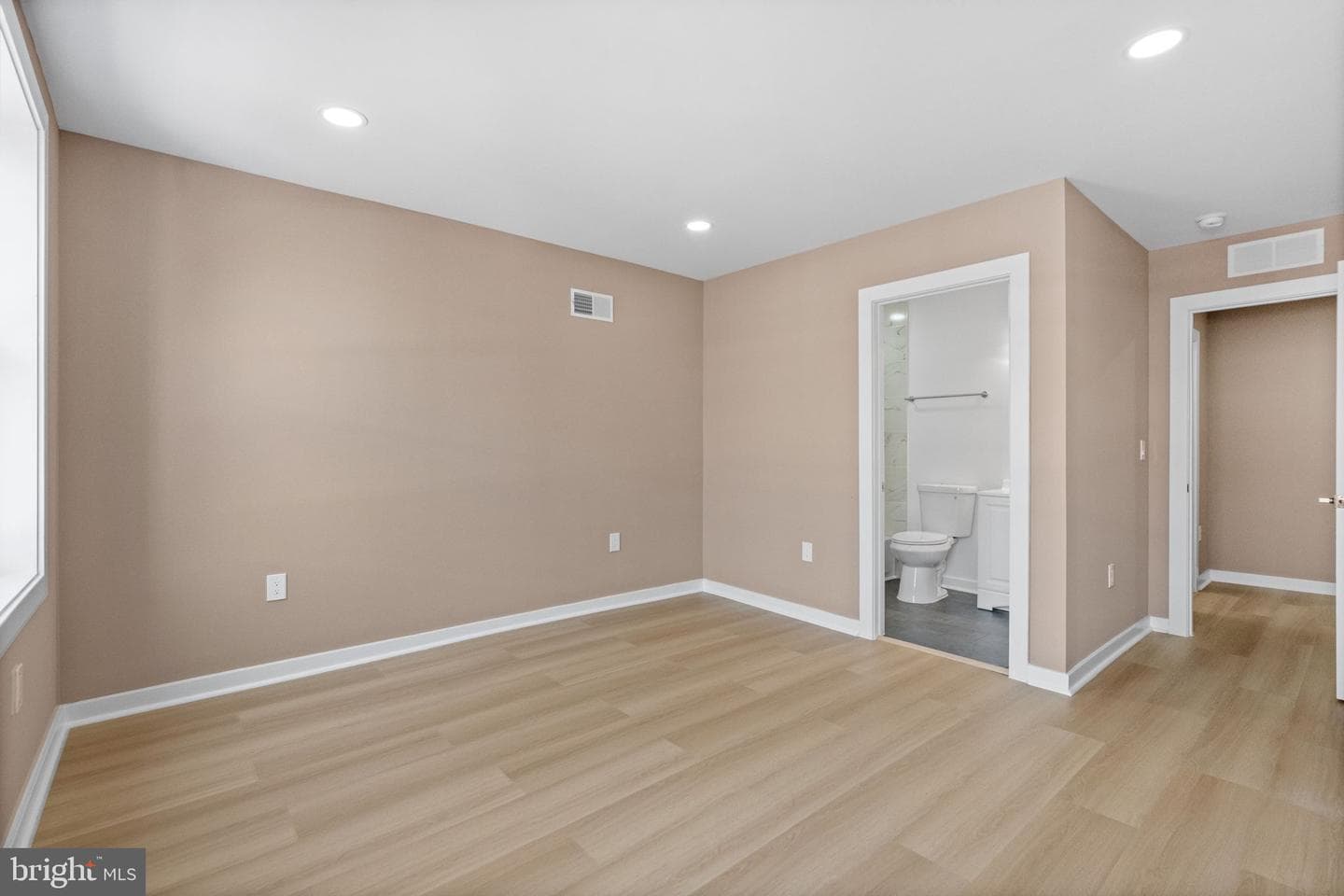 2131 S Alden Street photo 29
