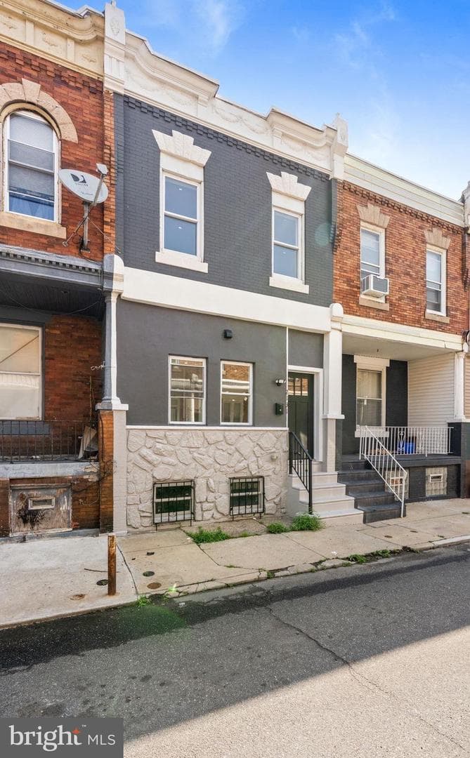 2131 S Alden Street photo 3