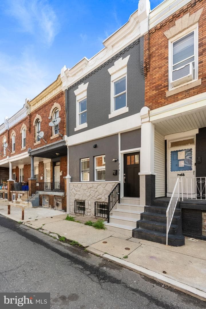 2131 S Alden Street photo 4