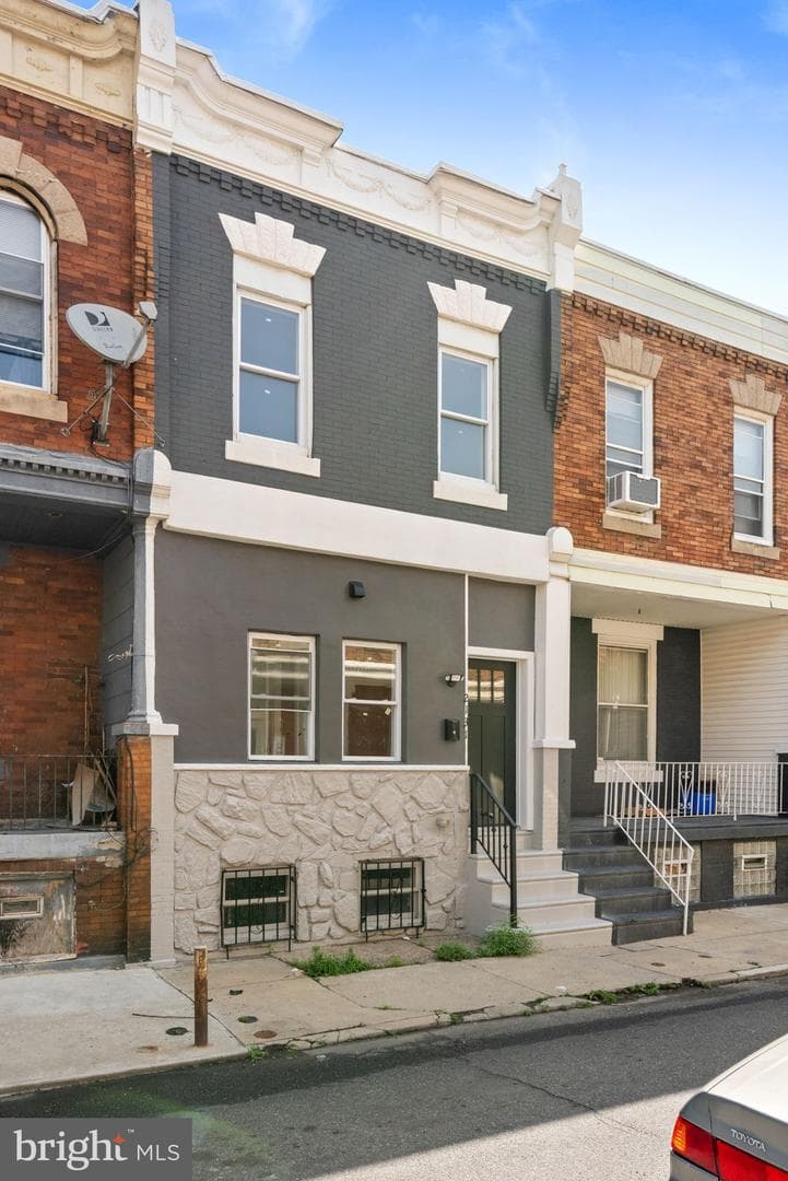 2131 S Alden Street photo 54