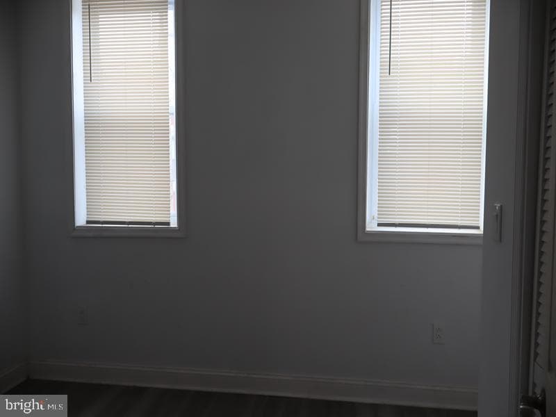 2113 N Woodstock Street photo 16