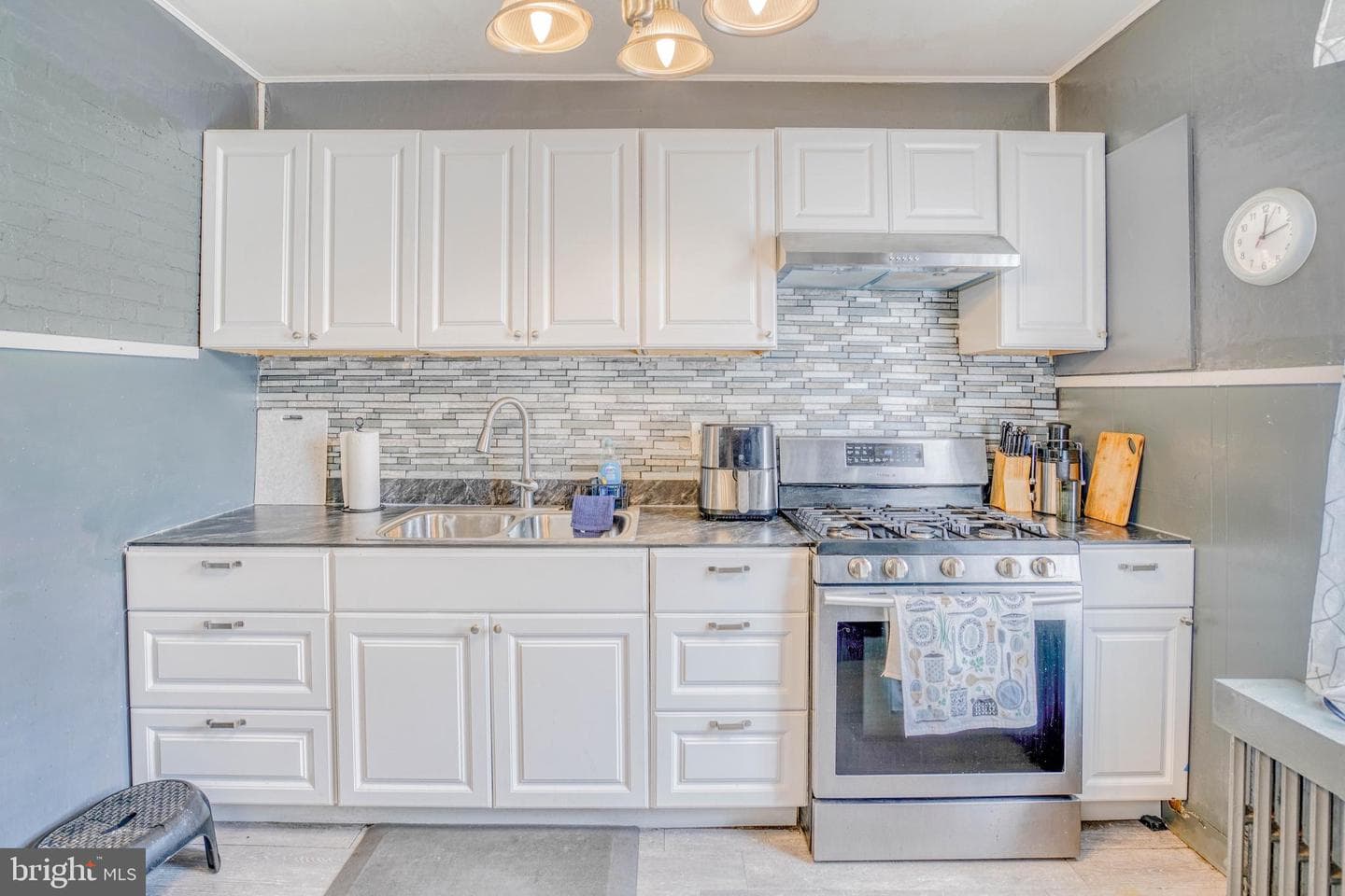 5829 N Howard Street photo 15
