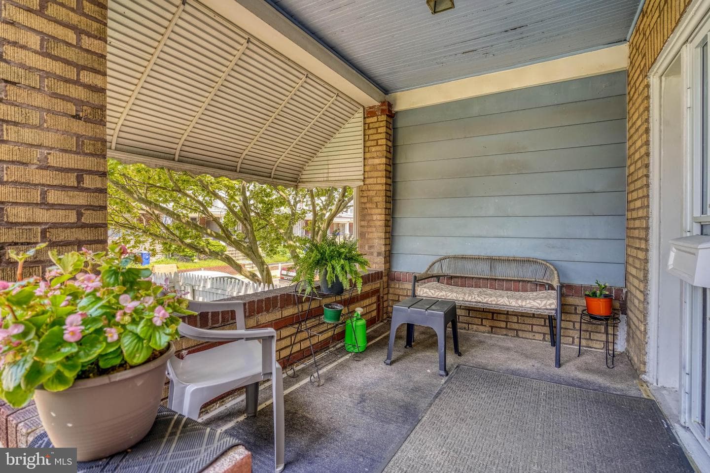 5829 N Howard Street photo 3