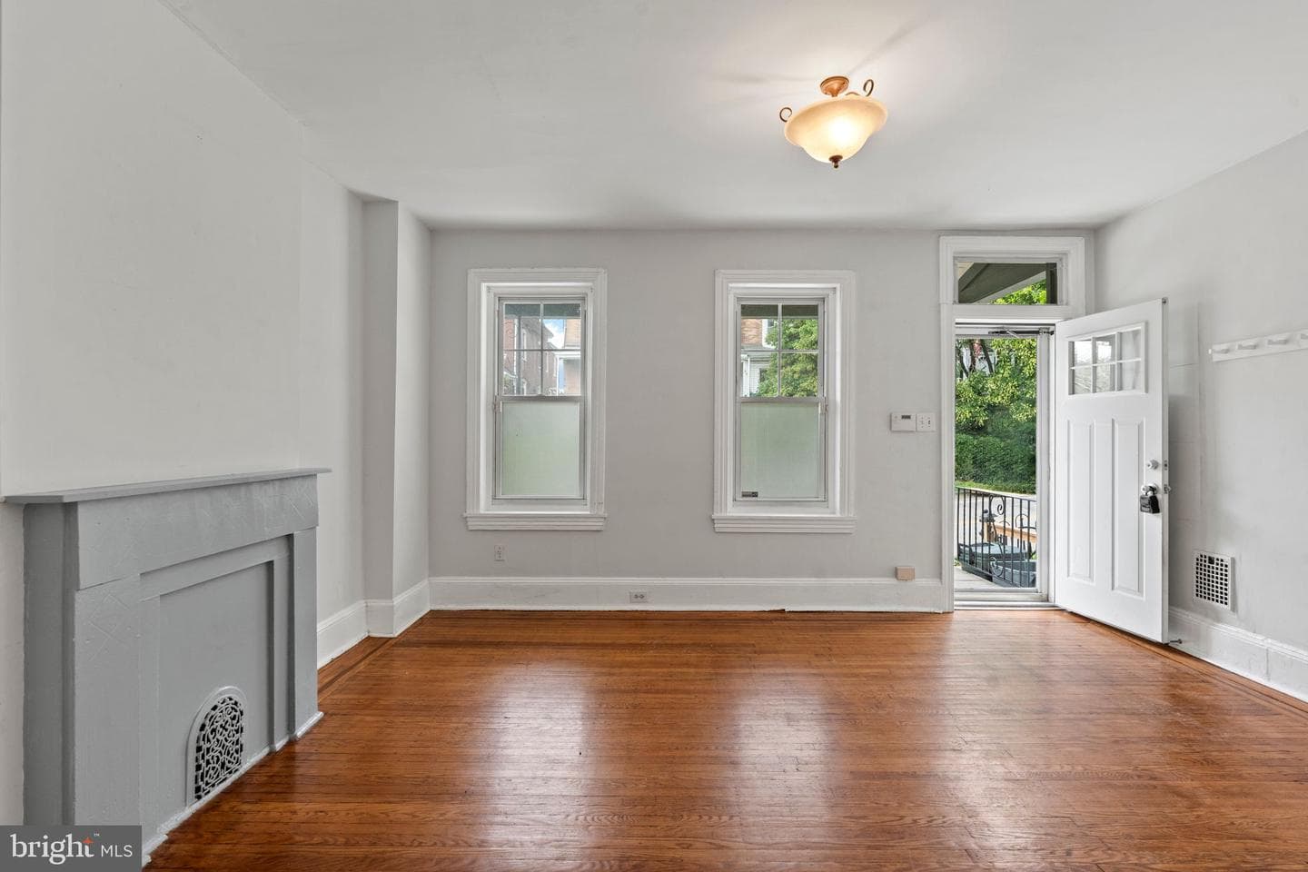 216 W Mount Pleasant Avenue photo 10