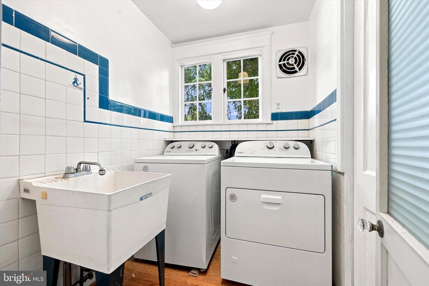 3433 W Penn Street photo 11