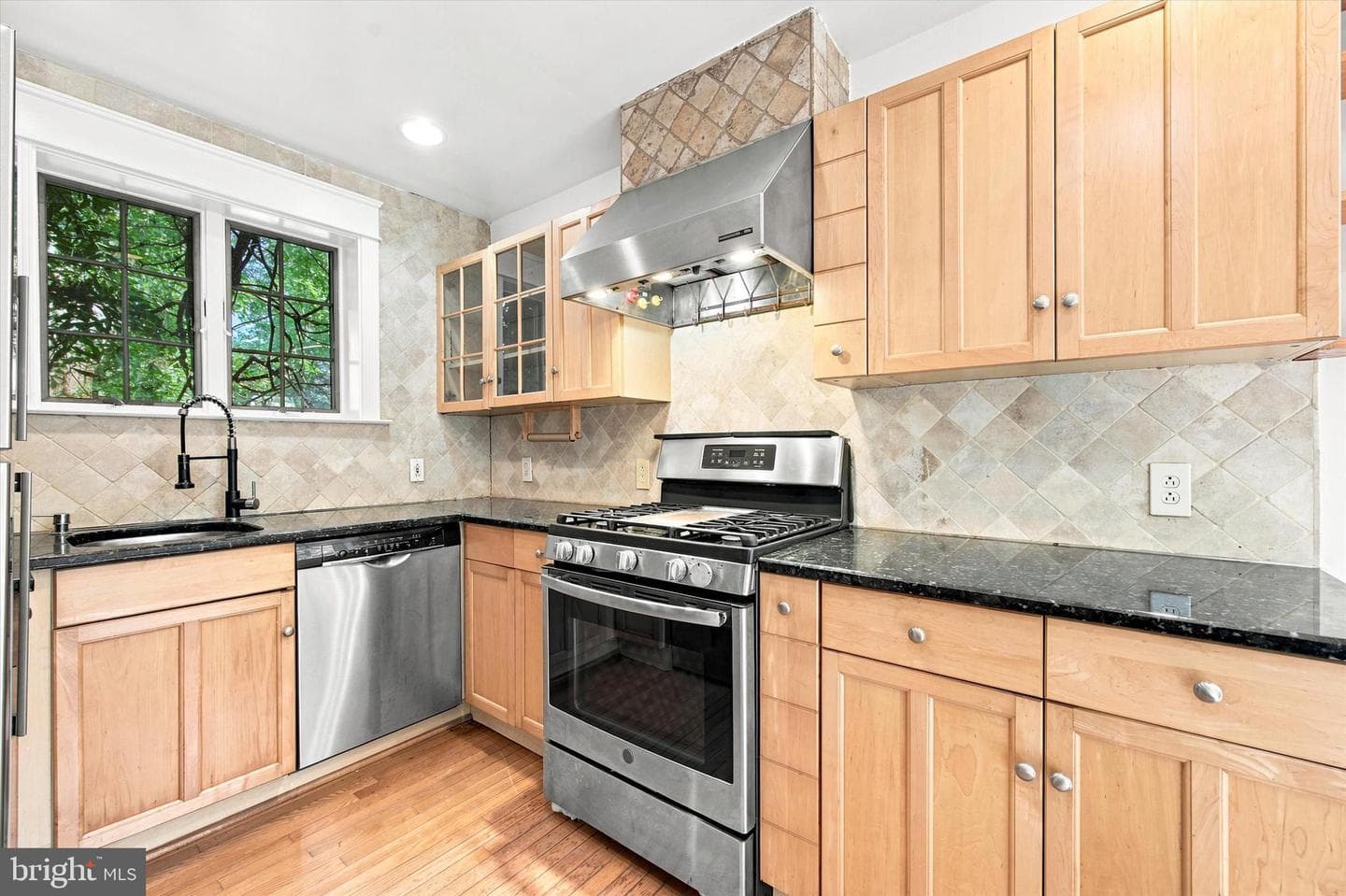 3433 W Penn Street photo 9