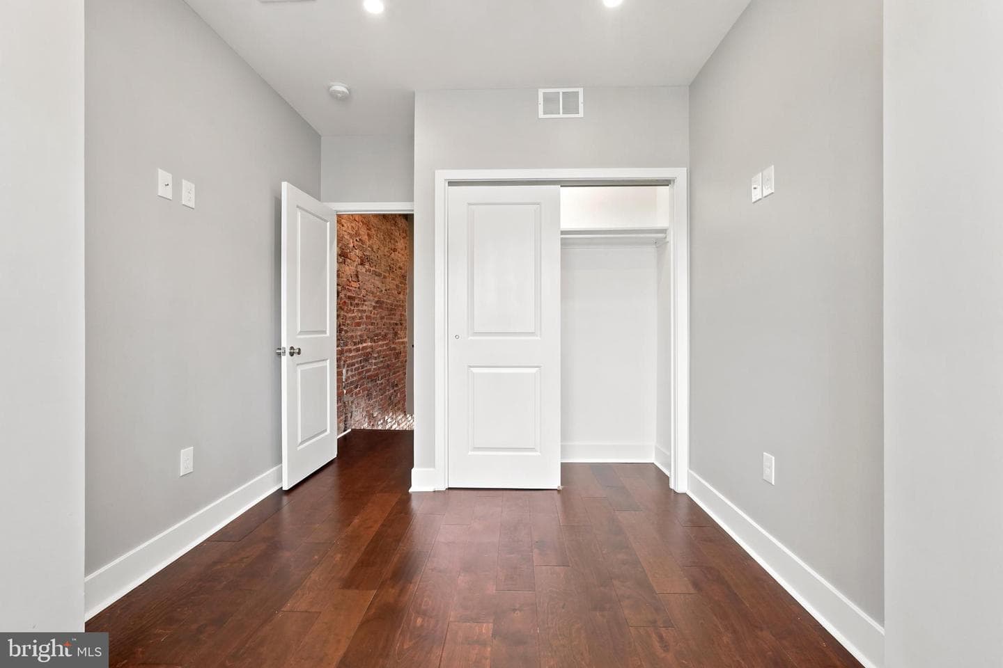 2513 S Clarion Street photo 18