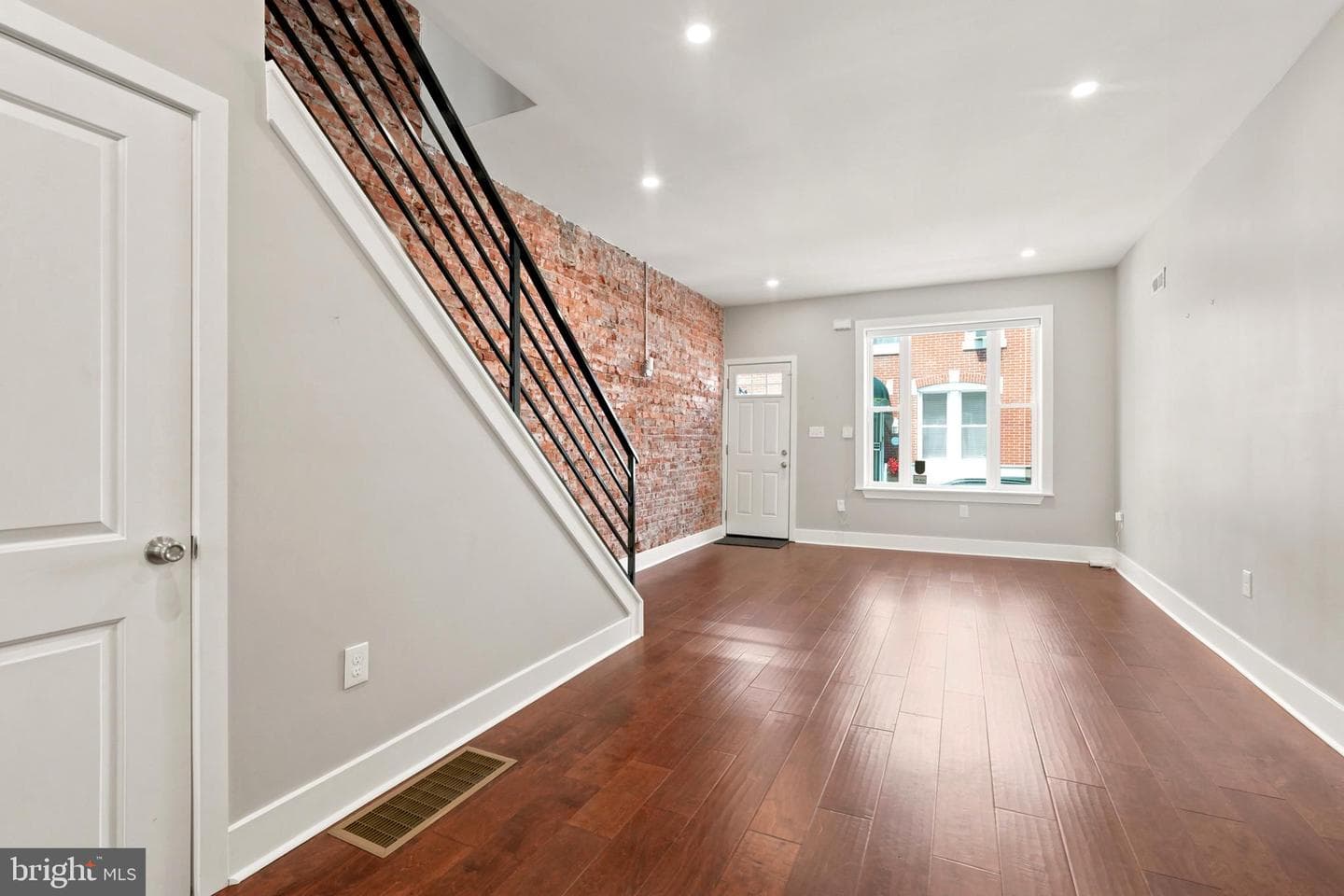 2513 S Clarion Street photo 5