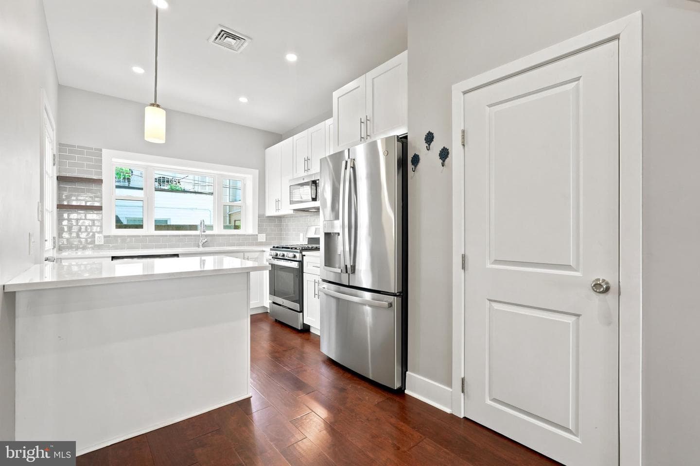 2513 S Clarion Street photo 8