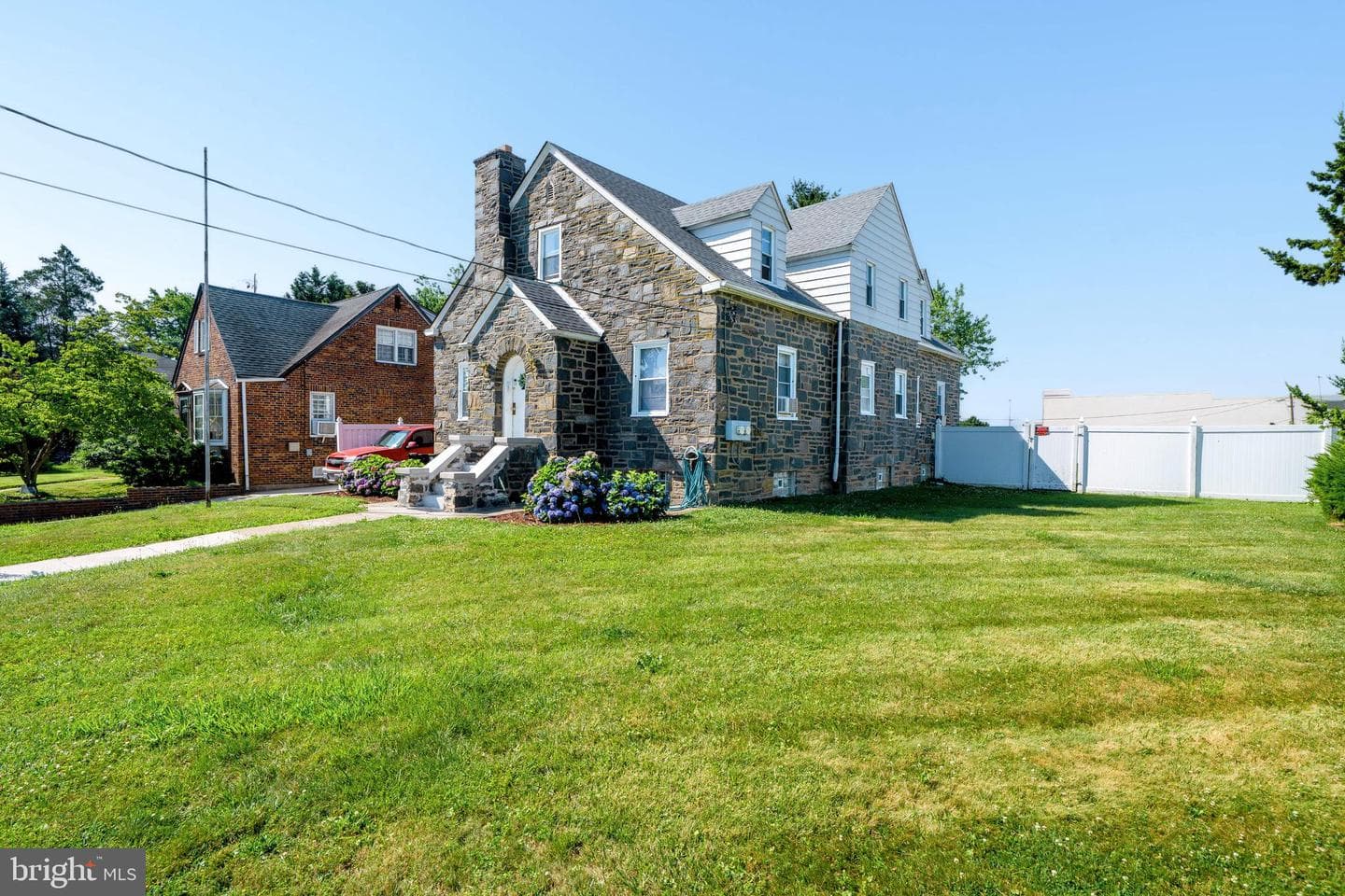 2224 Faunce Street photo 4