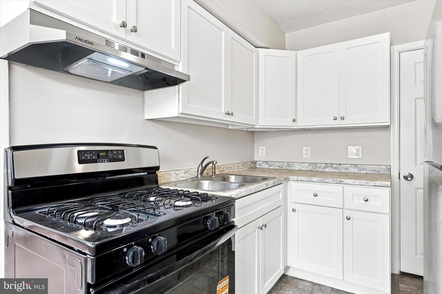 6244 Summerdale Avenue photo 8