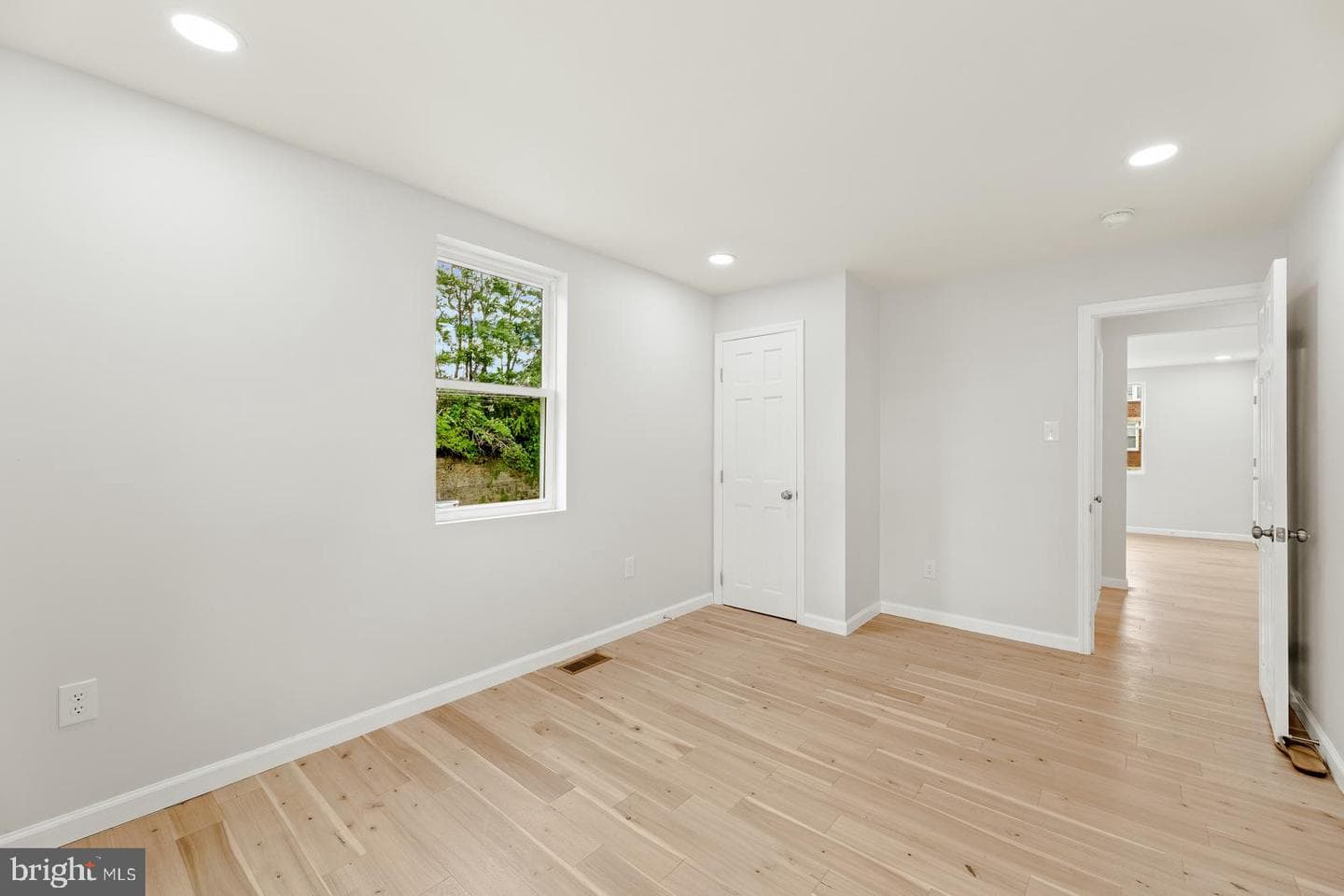 4354 Glendale Street photo 16