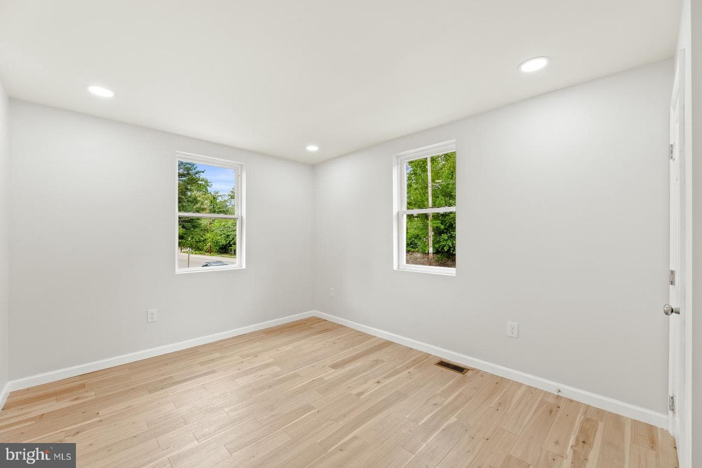 4354 Glendale Street photo 18