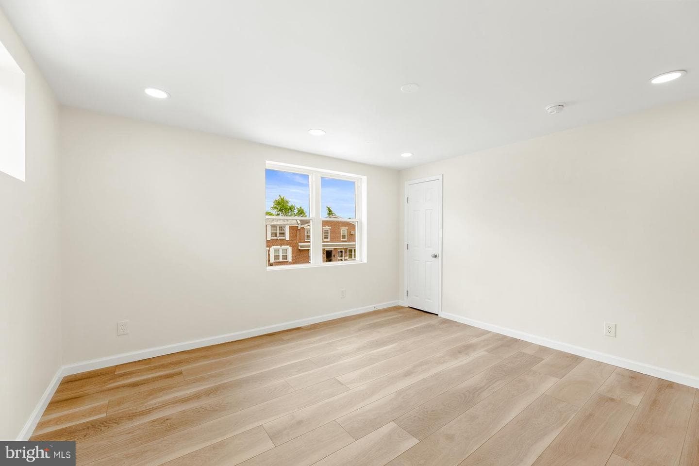 4354 Glendale Street photo 21