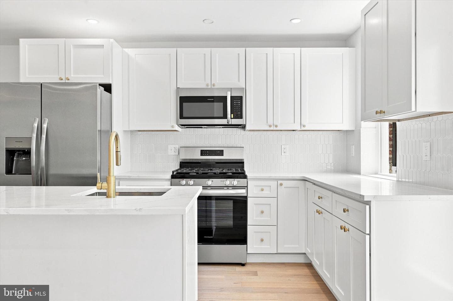258 Rochelle Avenue photo 8